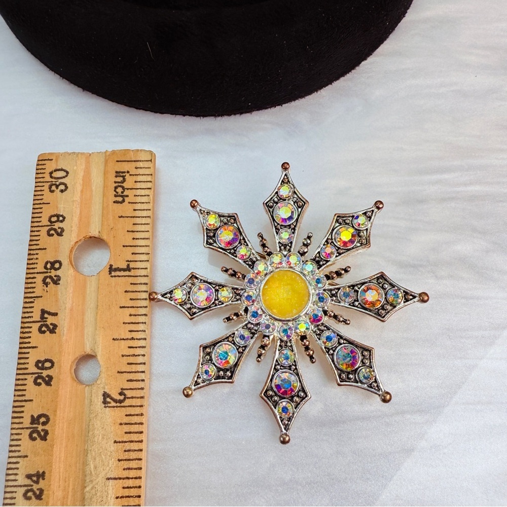 Colorful Vintage SilvertoneStarburst Brooch with Yellow Center - Picture 7 of 7